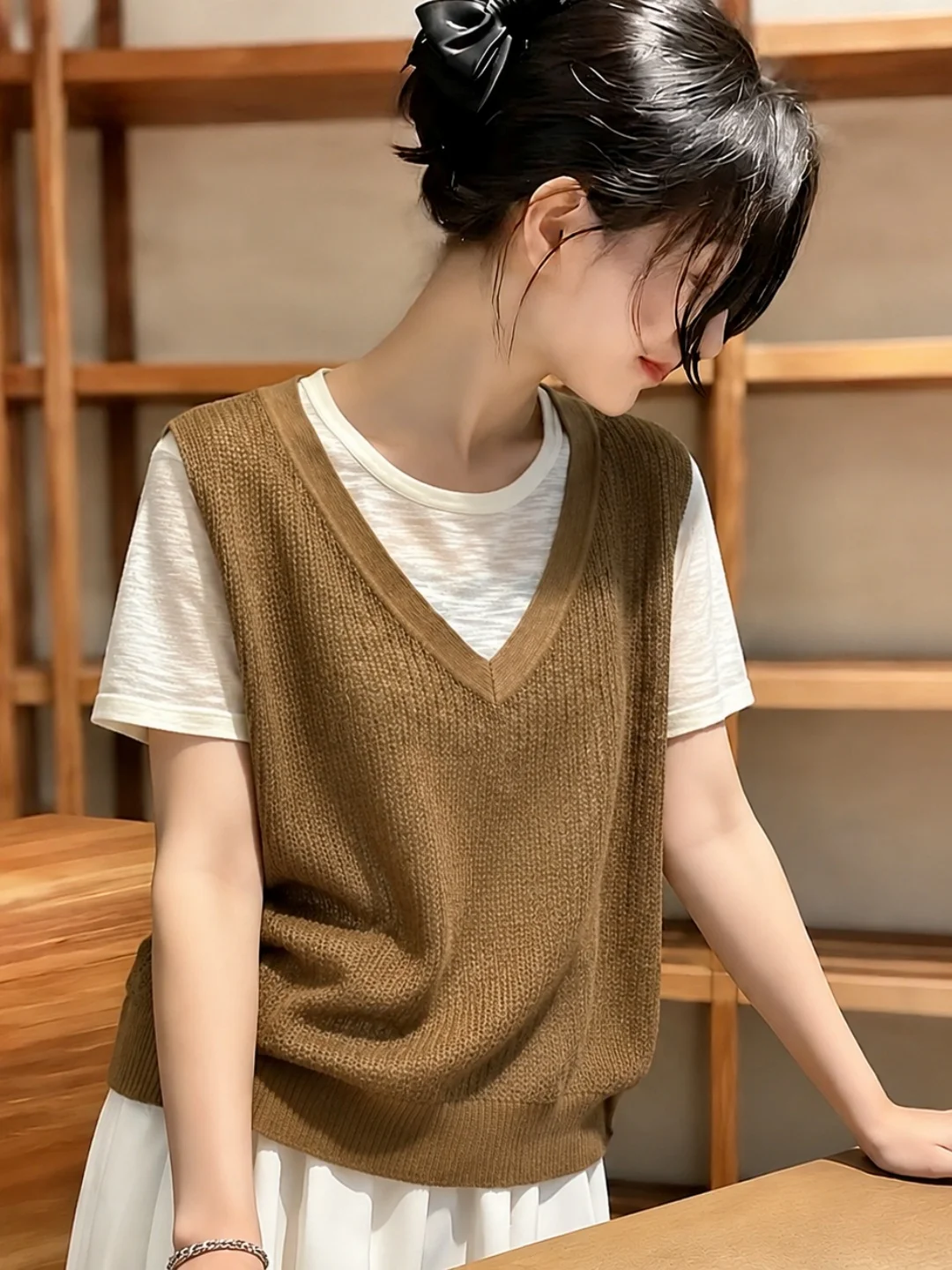 Elegant Lazy Style Ice Silk Knitted Short Sleeve Top Women's Fashionable Versatile Slimming Summer 2026 Korean Version Straig...
Elegant Lazy Style Ice Silk Knitted Short Sleeve Top Women's Fashionable Versatile Slimming Summer 2026 Korean Version Straig...