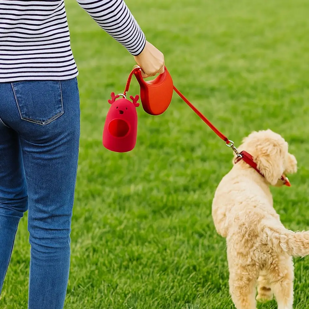 Cute Silicone Dog Waste Bag Dispenser Cartoon Christmas Reindeer Puppy Poop Bag Carrier Hangingable Pet Waste Bags Holder Park
Cute Silicone Dog Waste Bag Dispenser Cartoon Christmas Reindeer Puppy Poop Bag Carrier Hangingable Pet Waste Bags Holder Park