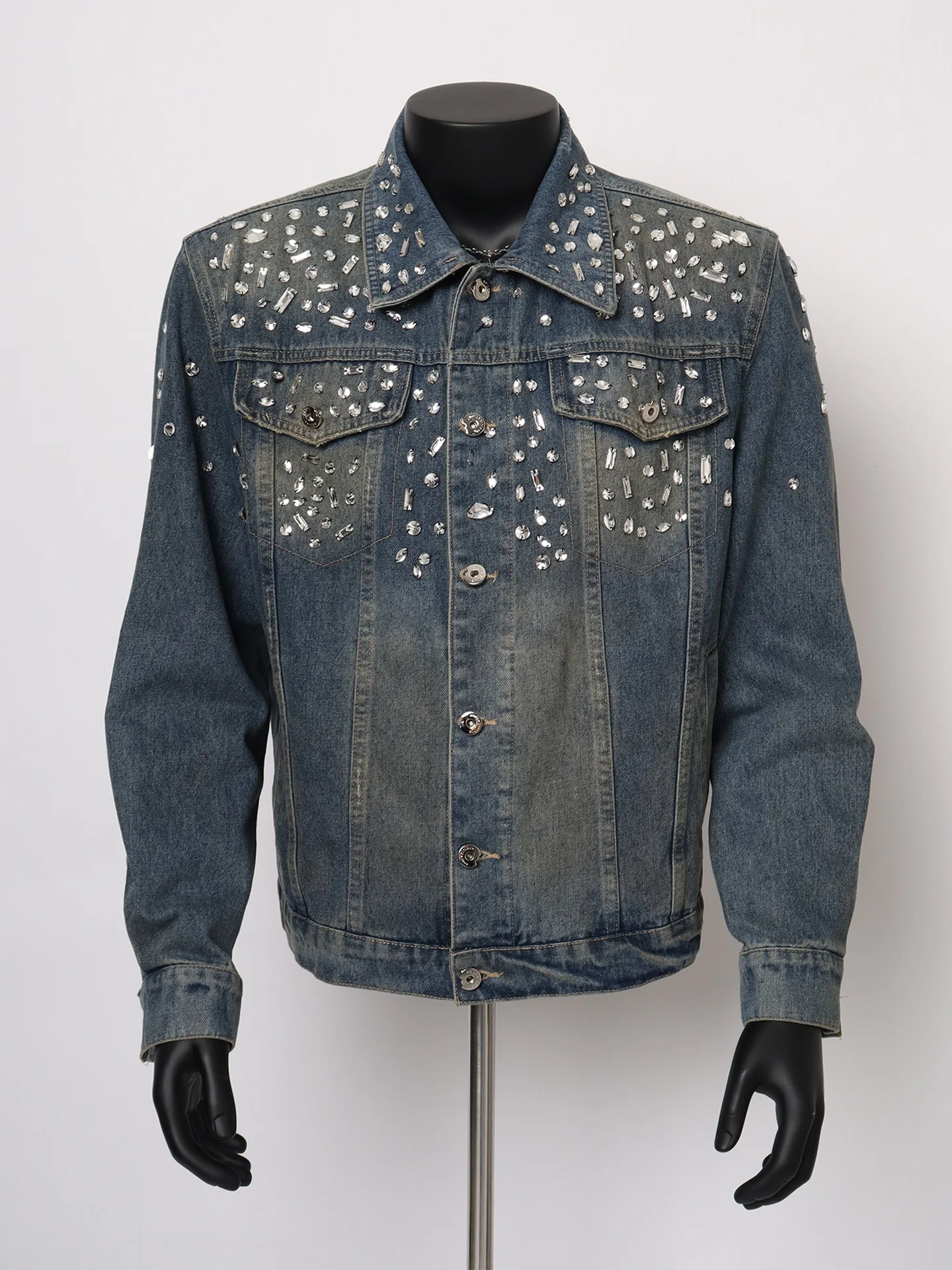 Мужское джинсовое пальто Starlit Heavy Du, сшитое вручную, со стразами, винтажное повседневное пальто из смеси полиэстера
Мужское джинсовое пальто Starlit Heavy Du, сшитое вручную, со стразами, винтажное повседневное пальто из смеси полиэстера