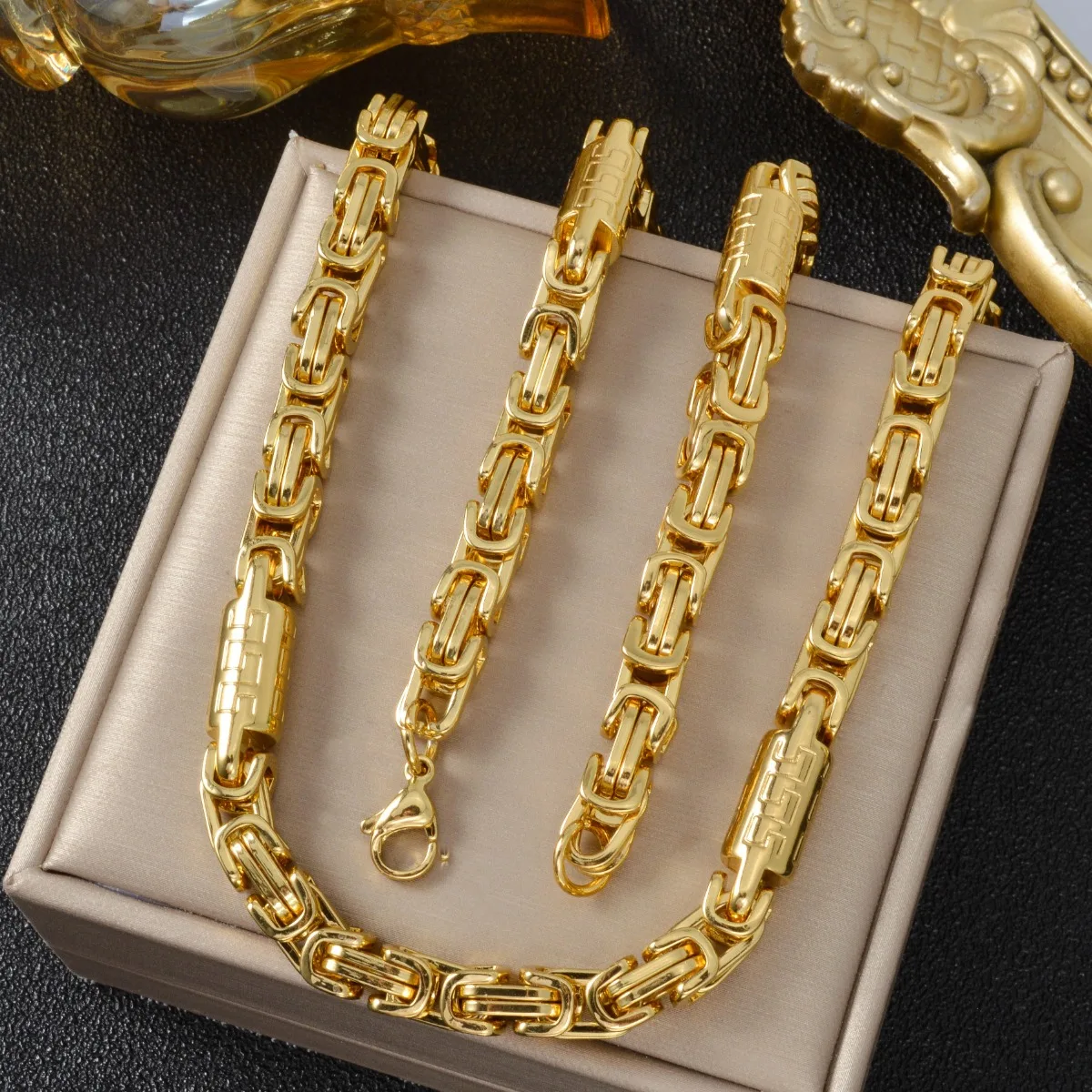 Women Chain Gold Plated Necklace Men Greek Key Embossed Link Choker Hip Hop Minimalist Statement Jewelry Daily Party Wedding
Women Chain Gold Plated Necklace Men Greek Key Embossed Link Choker Hip Hop Minimalist Statement Jewelry Daily Party Wedding