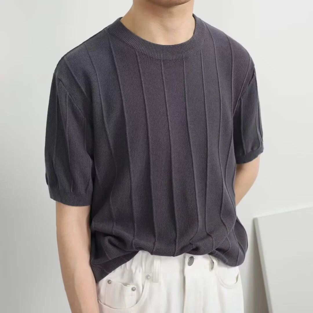 Men's knitted T-shirt, new style for summer, round neck, thin, in Korean style, an undershirt made of wool.
Men's knitted T-shirt, new style for summer, round neck, thin, in Korean style, an undershirt made of wool.
