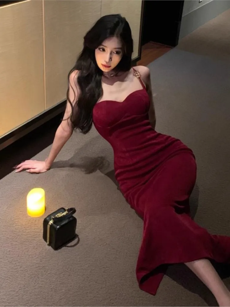 Hepburn style mature and elegant body-hugging halter dress
Hepburn style mature and elegant body-hugging halter dress