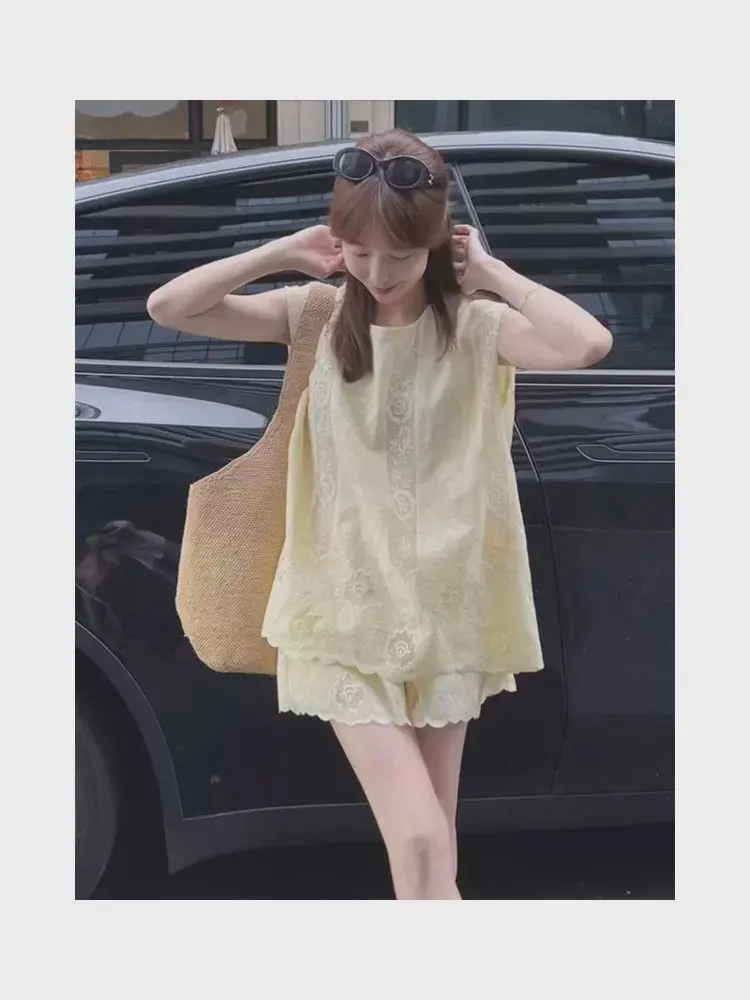 Summer 2026 Yellow Lace Sleeveless Top And Shorts Two-Piece Set Women's Fashion Anti-Aging Ensemble Breathable Floral Print
Summer 2026 Yellow Lace Sleeveless Top And Shorts Two-Piece Set Women's Fashion Anti-Aging Ensemble Breathable Floral Print
