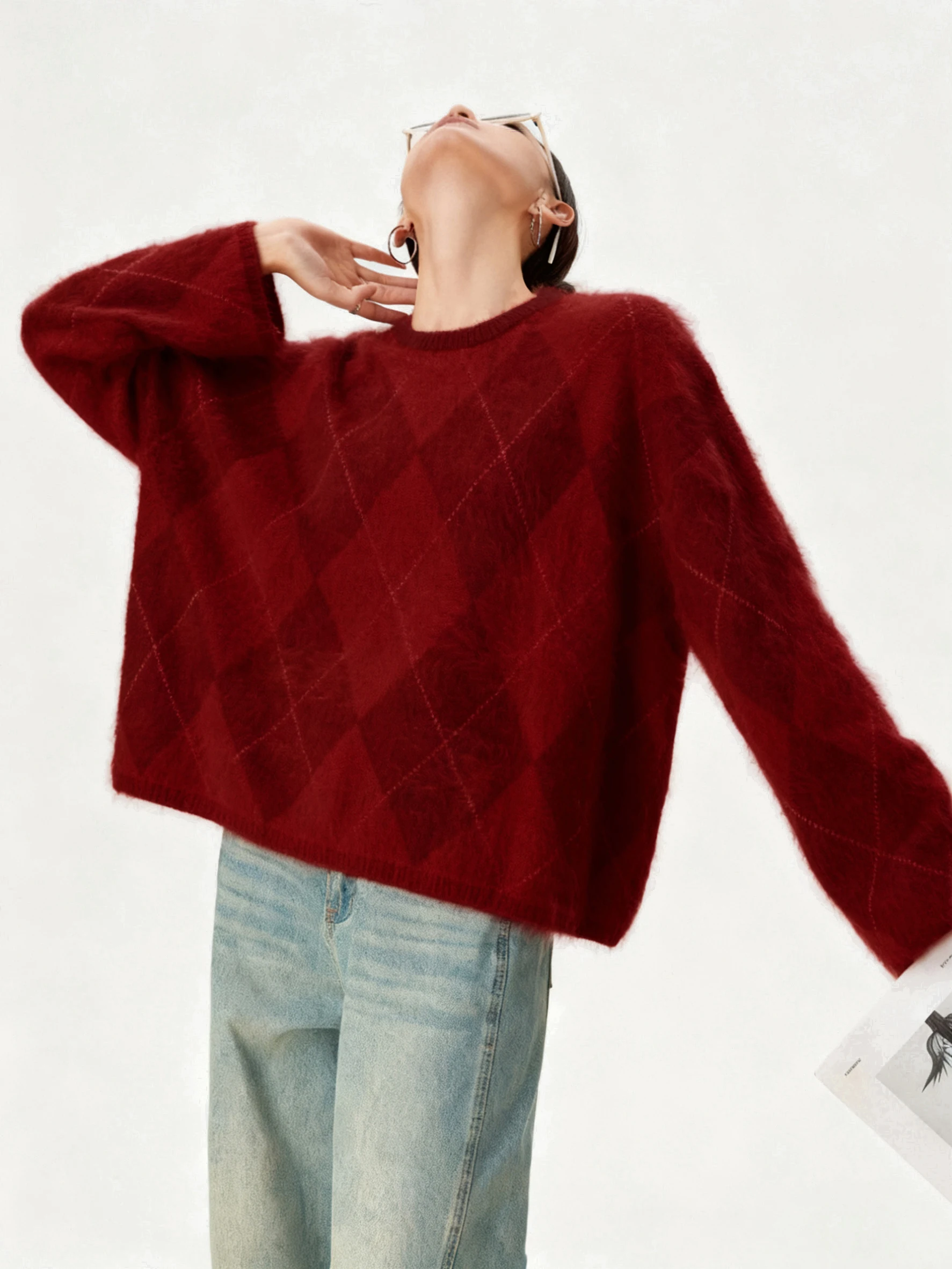 Ретро-свитер из кашемира с ромбовидным узором винного цвета, вязаный, для зимы, как нижний или верхний слой, новогодняя одежда для женщин
Ретро-свитер из кашемира с ромбовидным узором винного цвета, вязаный, для зимы, как нижний или верхний слой, новогодняя одежда для женщин