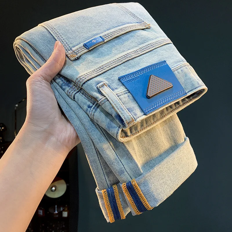 Light blue jeans for men in summer 2025, slim design, fashionable, high-end, loose, casual, versatile, elastic cropped pants
Light blue jeans for men in summer 2025, slim design, fashionable, high-end, loose, casual, versatile, elastic cropped pants
