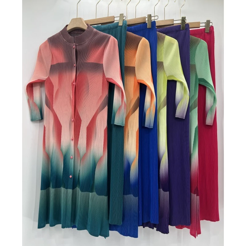 Miyake Women's Printed Gradient Standing Neck Button Loose Long Sleeve Dress Extended Pants Two Piece 2023 Summer Women's Wear
Miyake Women's Printed Gradient Standing Neck Button Loose Long Sleeve Dress Extended Pants Two Piece 2023 Summer Women's Wear