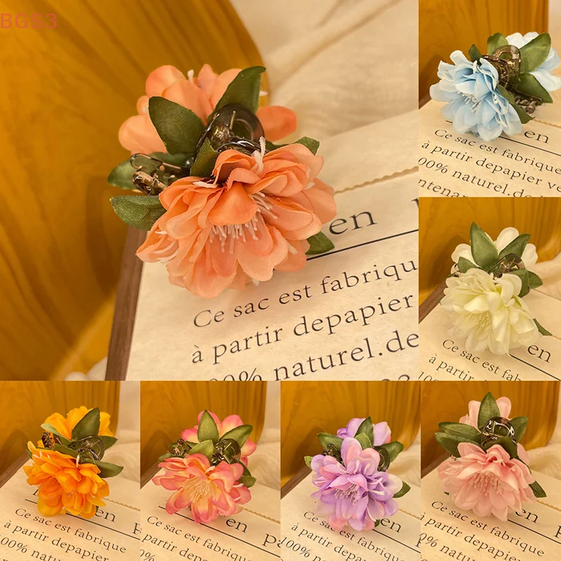 Light Luxury Artificial Flower Hair Clip For Women Girls Rurality Hair Accessories Small Hairpin Creative Fashion Hair Clip 
Light Luxury Artificial Flower Hair Clip For Women Girls Rurality Hair Accessories Small Hairpin Creative Fashion Hair Clip