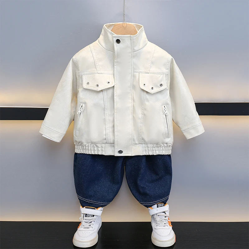 Демисезонная повседневная куртка для мальчиков из искусственной кожи, модная корейская одежда для малышей, прямой крой, длинный рукав
Демисезонная повседневная куртка для мальчиков из искусственной кожи, модная корейская одежда для малышей, прямой крой, длинный рукав