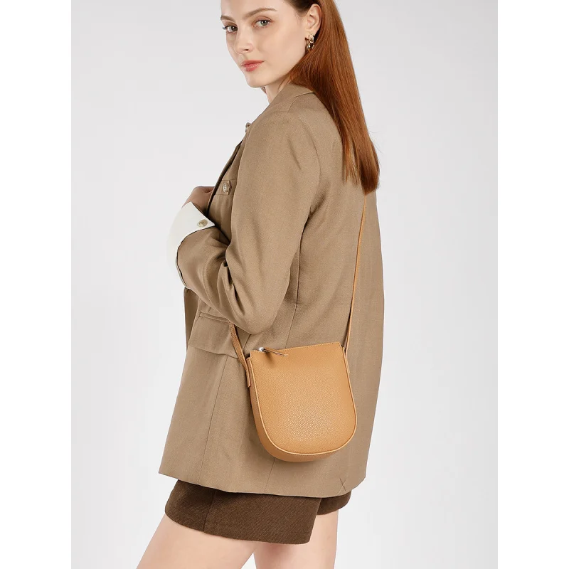 Новая женская сумка из натуральной кожи, высококачественная, дизайнерская, роскошная, модная, популярная, из коровьей кожи, на плечо, через плечо, для телефона.
Новая женская сумка из натуральной кожи, высококачественная, дизайнерская, роскошная, модная, популярная, из коровьей кожи, на плечо, через плечо, для телефона.