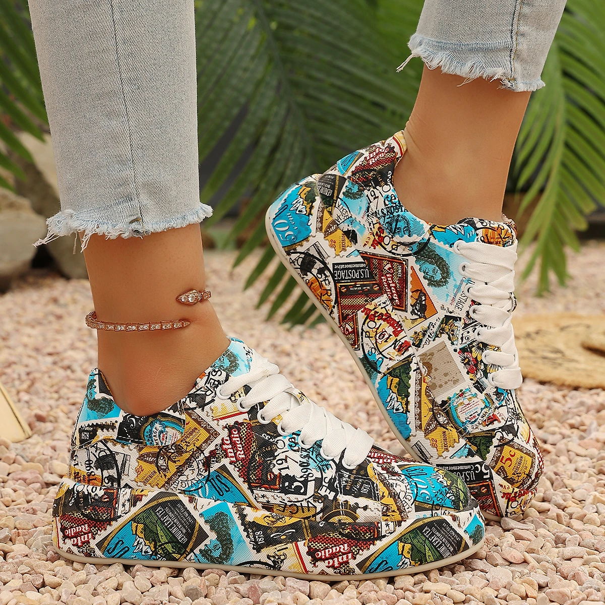 Women Graffiti Print Sneakers 2026 Lace-up Low-top Platform Sneakers Casual Skateboard Shoes Women Designer Vulcanized Shoes
Women Graffiti Print Sneakers 2026 Lace-up Low-top Platform Sneakers Casual Skateboard Shoes Women Designer Vulcanized Shoes