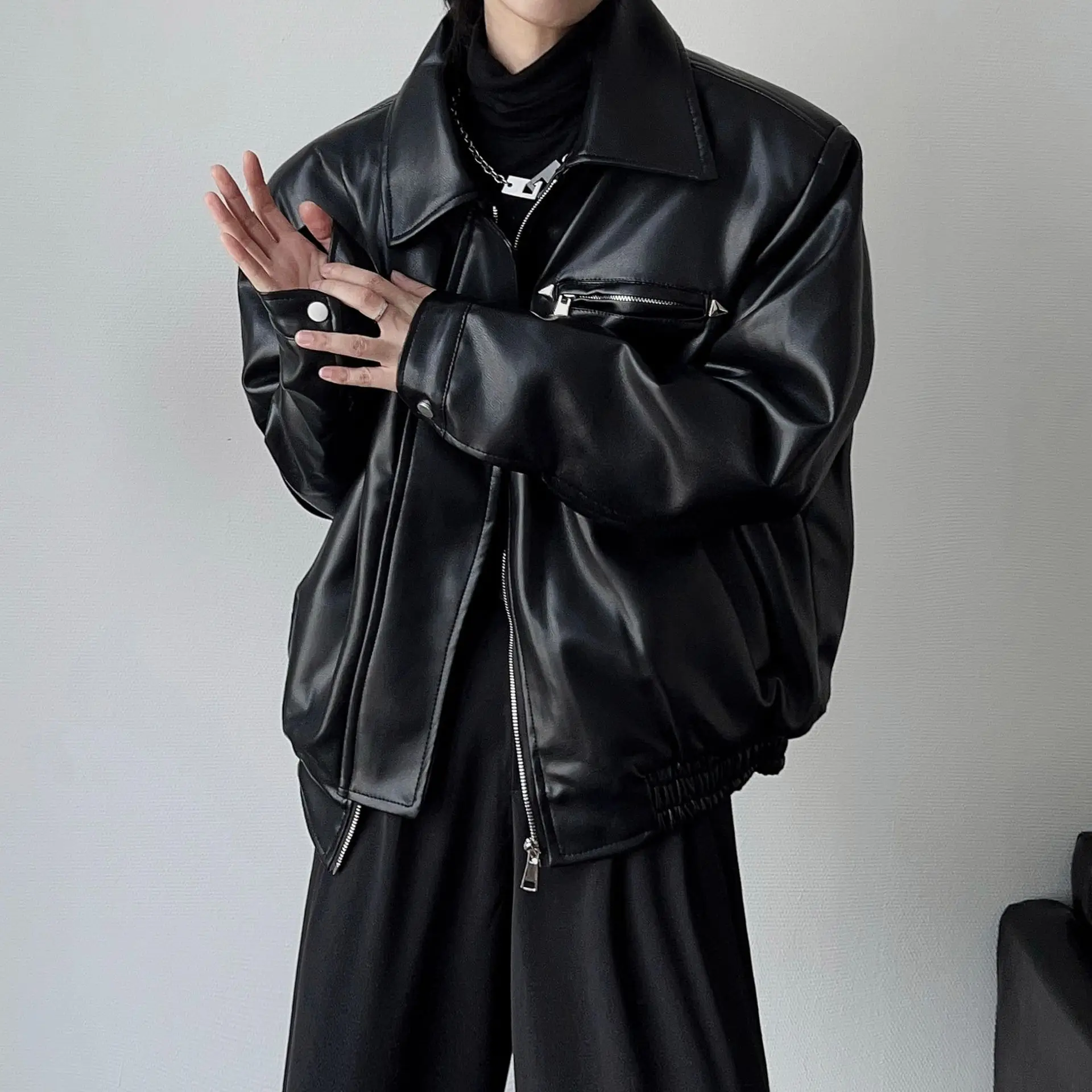 2026 Autumn Faux Leather Jacket For Men Casual Solid Long Sleeve Zipper Pu Leather Coats New Fashion Men Streetwear
2026 Autumn Faux Leather Jacket For Men Casual Solid Long Sleeve Zipper Pu Leather Coats New Fashion Men Streetwear