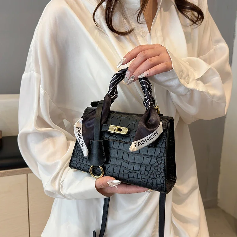 Women's Fashionable Leather Tote Bags Crossbody Handbag Shoulder Style Elegant By Famous Designer Luxury Brand 
Women's Fashionable Leather Tote Bags Crossbody Handbag Shoulder Style Elegant By Famous Designer Luxury Brand