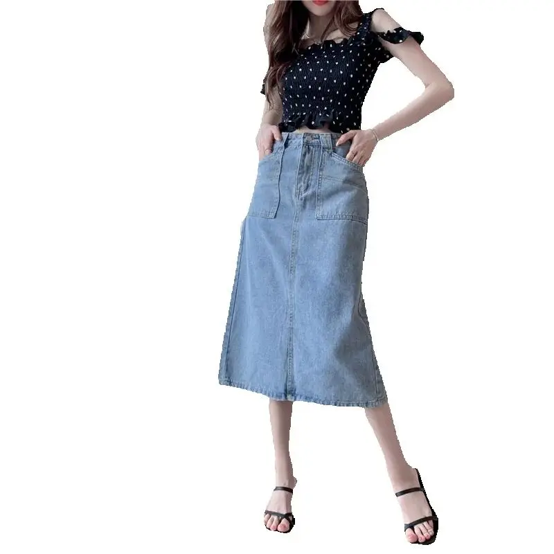 Female denim skirt high-waisted back split patch pocket package hip skirt
Female denim skirt high-waisted back split patch pocket package hip skirt