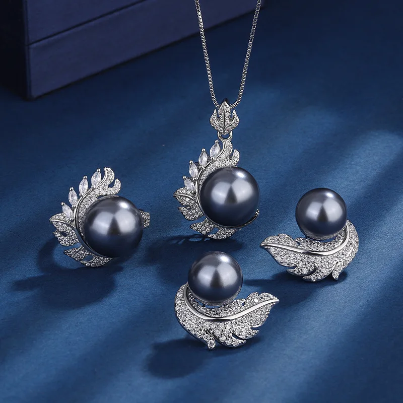 Korean-style jewelry set: feather gray pearl-shaped earrings, silver-white edge pendant necklace, silver-white edge ring, three-
Korean-style jewelry set: feather gray pearl-shaped earrings, silver-white edge pendant necklace, silver-white edge ring, three-