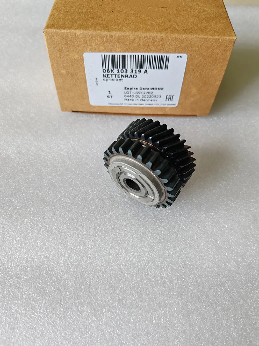 Genuine Chain sprocket for intermediate shaft for VOLKSWAGEN VW A4 a5 1.8T 2.0T 06K103319A, 06K103319G, 06H103319Q, 06H103319S
Genuine Chain sprocket for intermediate shaft for VOLKSWAGEN VW A4 a5 1.8T 2.0T 06K103319A, 06K103319G, 06H103319Q, 06H103319S
