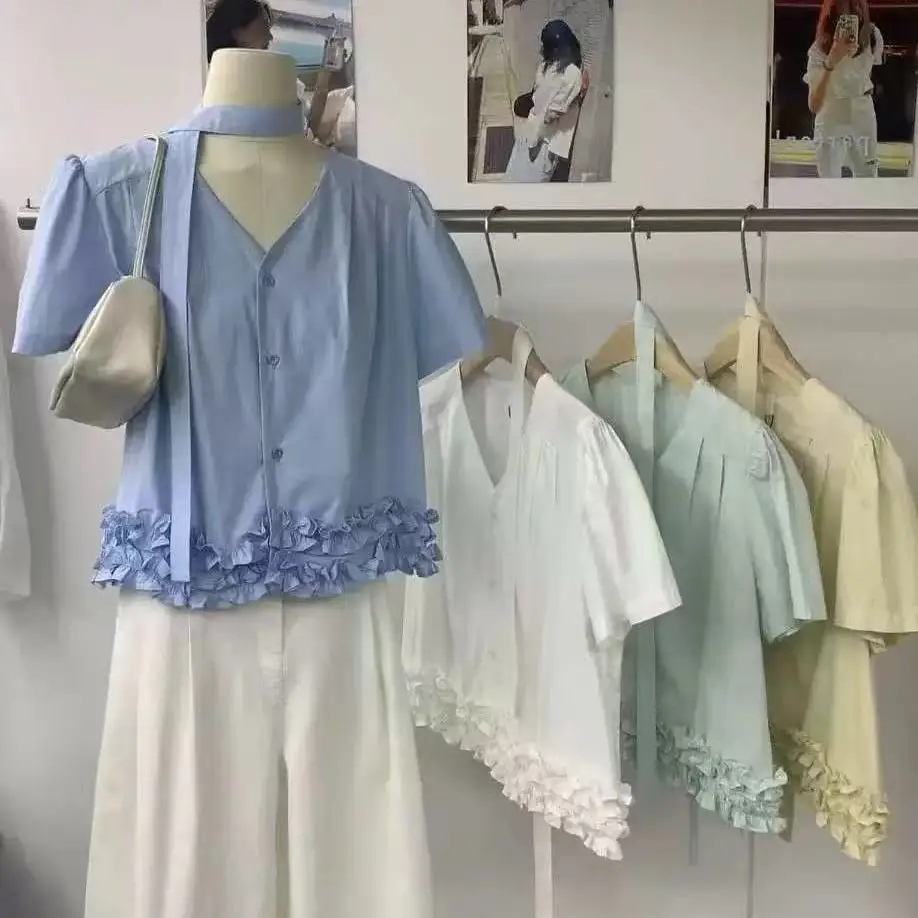 Korejpaa Korean Fashion Women Shirt 2025 Summer New Lace Patchwork Simple Solid Blouse Gentle V Neck Short Sleeve Blusas
Korejpaa Korean Fashion Women Shirt 2025 Summer New Lace Patchwork Simple Solid Blouse Gentle V Neck Short Sleeve Blusas