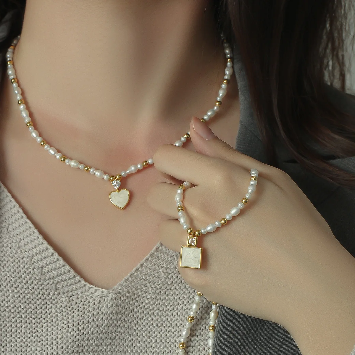 Brass With 18K Natural Pearl Heart Square Pendant Necklace Women Jewelry Designer T Show Runway Gown Rare Glam Japan Ins
Brass With 18K Natural Pearl Heart Square Pendant Necklace Women Jewelry Designer T Show Runway Gown Rare Glam Japan Ins