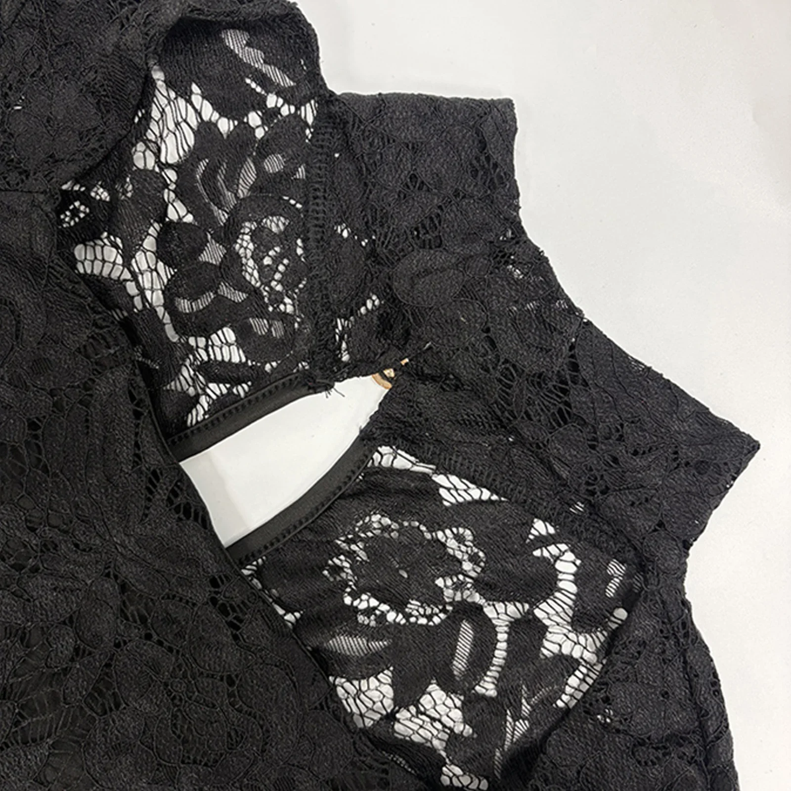 Women See Through Floral Lace Jumpsuit Opaque Keyhole Cutout Long Sleeve Flared Cuffs Wide Leg Long Pants Romper Party Clubwear
Women See Through Floral Lace Jumpsuit Opaque Keyhole Cutout Long Sleeve Flared Cuffs Wide Leg Long Pants Romper Party Clubwear
