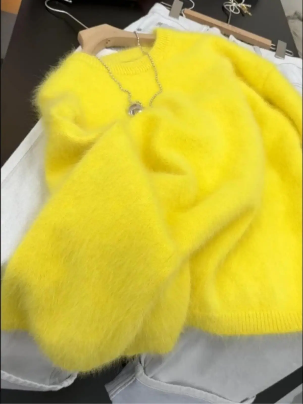 Soft Cozy Korean Sle Women's Knitted Sweater Mohair Long Sve round Ne Casual Outerwear for Autumn Winter
Soft Cozy Korean Sle Women's Knitted Sweater Mohair Long Sve round Ne Casual Outerwear for Autumn Winter