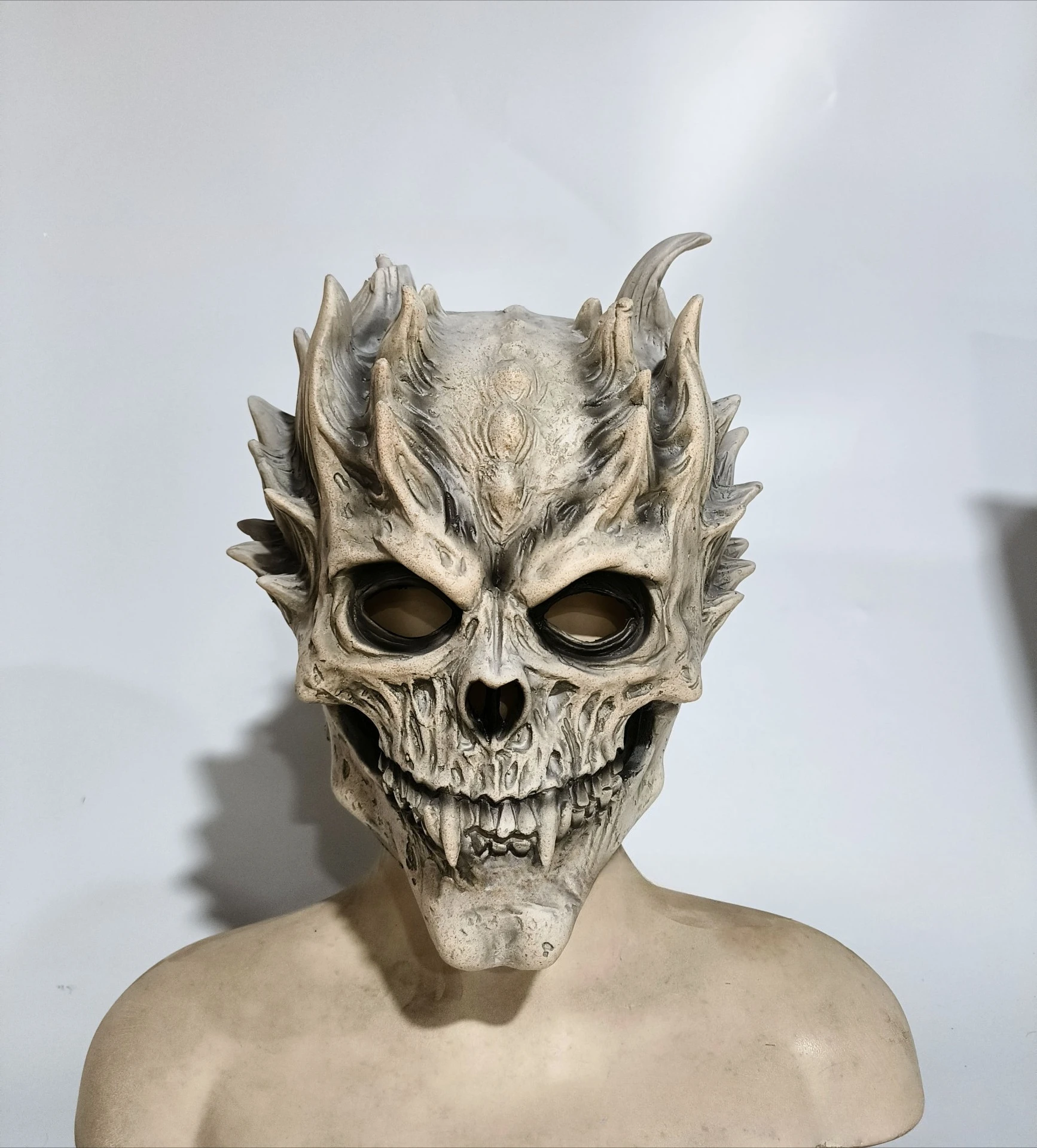 Monster Skull Mask Latex Death Warrior Demon Skull Masks Horror Cos Dress Up Prop Halloween Demon Skull Creepy Headcover Masques
Monster Skull Mask Latex Death Warrior Demon Skull Masks Horror Cos Dress Up Prop Halloween Demon Skull Creepy Headcover Masques