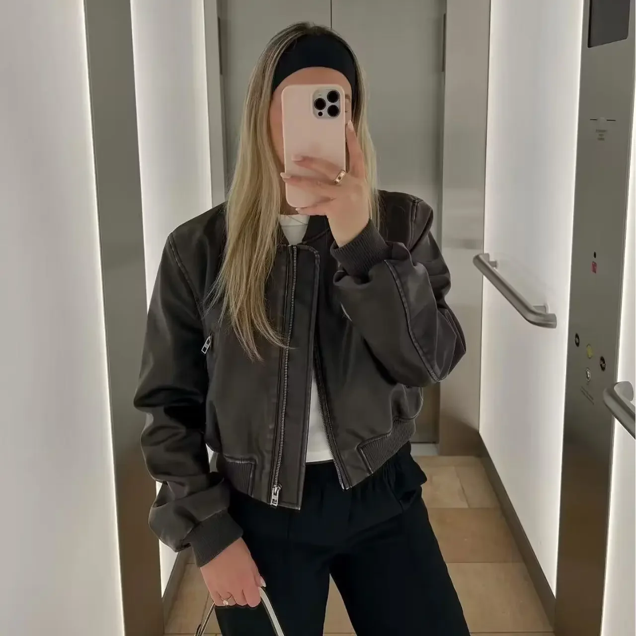 Autumn Faux Jacket Women 2025 New Warm Short Jacket Bomber Jacket Female Zipper Long Sleeve Coat
Autumn Faux Jacket Women 2025 New Warm Short Jacket Bomber Jacket Female Zipper Long Sleeve Coat