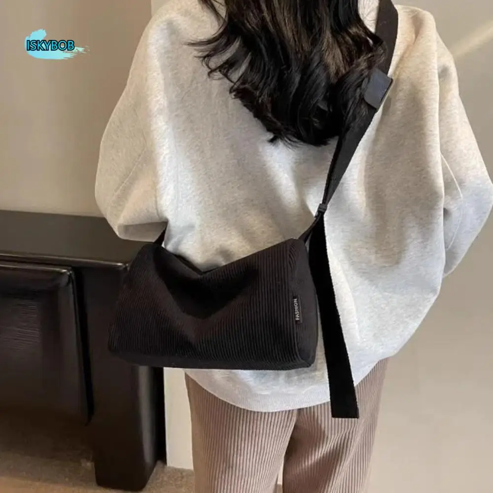 All-Match Soft Corduroy Shoulder Bag Korean Style Versatile Striped Handbag Large Capacity Solid Color Pillow Shaped Bag School
All-Match Soft Corduroy Shoulder Bag Korean Style Versatile Striped Handbag Large Capacity Solid Color Pillow Shaped Bag School