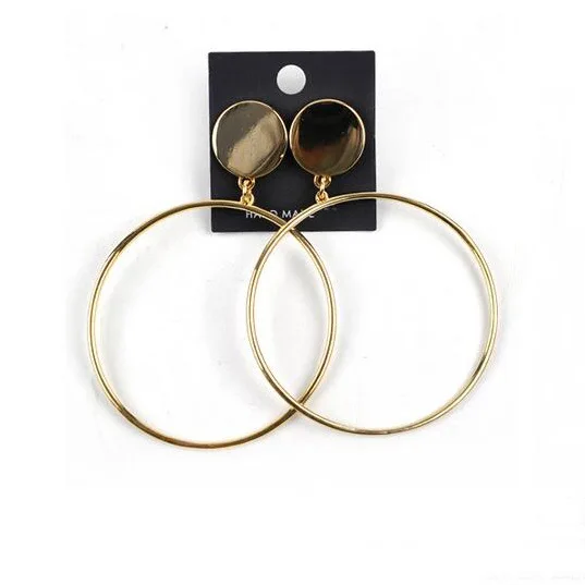 DIY accessories Europe, America and other regions are exaggerated, and the catwalk models are simple and large-circle metal earr
DIY accessories Europe, America and other regions are exaggerated, and the catwalk models are simple and large-circle metal earr