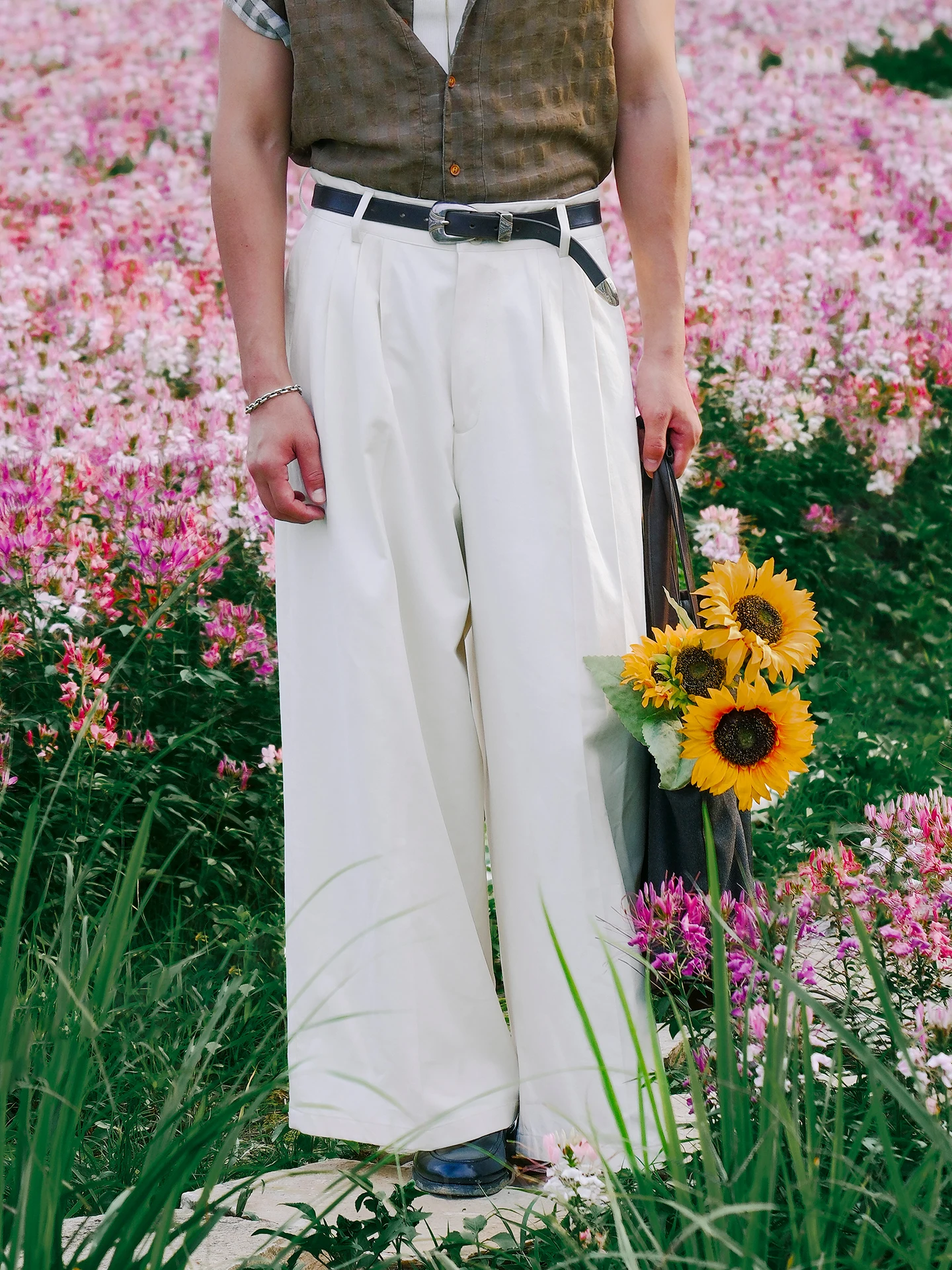 Soarin British Retro Yuppie Men's Wide Leg Casual Pants Business Casual Drapey Old Money Style White Nine-Piece Pants
Soarin British Retro Yuppie Men's Wide Leg Casual Pants Business Casual Drapey Old Money Style White Nine-Piece Pants