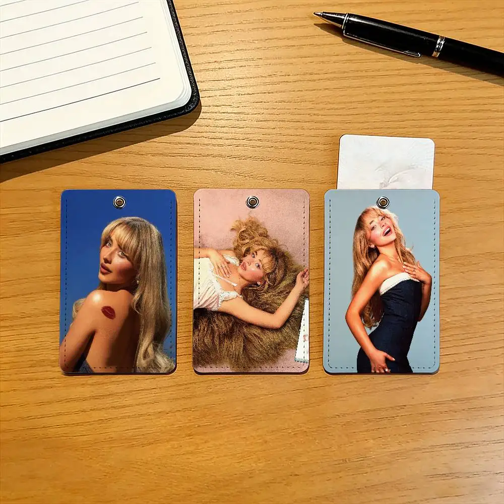 Singer S-Sabrina Carpenter Держатель для карт из искусственной кожи с брелком для банковской карты, сада, автобусной карты, защитный чехол для карт доступа
Singer S-Sabrina Carpenter Держатель для карт из искусственной кожи с брелком для банковской карты, сада, автобусной карты, защитный чехол для карт доступа