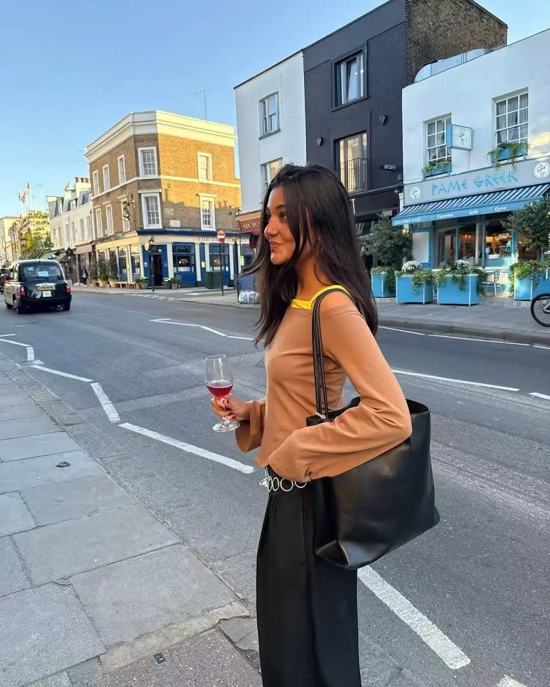 Футболка susmies кофейного цвета с двумя открытыми плечами и длинными рукавами, топ с неровным подолом
Футболка susmies кофейного цвета с двумя открытыми плечами и длинными рукавами, топ с неровным подолом