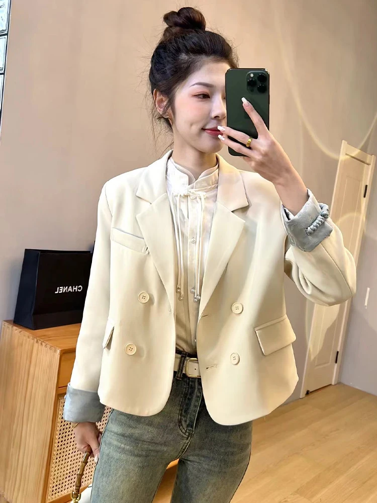 UNXX Women's Double Breasted Short Blazer V-Neck Long Sleeve Simple Casual Solid Color Ladies Temperament Jacket Autumn 2024 New
UNXX Women's Double Breasted Short Blazer V-Neck Long Sleeve Simple Casual Solid Color Ladies Temperament Jacket Autumn 2024 New