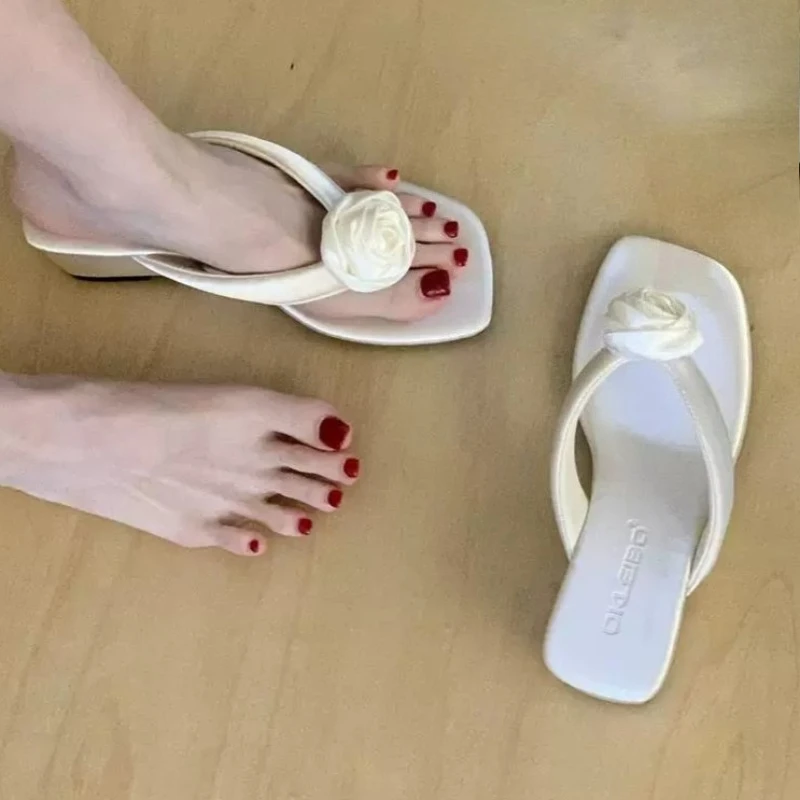 Square Comfortable Clip-toe Comfortable Solid Color Rose Embellishment Elegant Fashion Wedge High Heel Flip-flops for Women New
Square Comfortable Clip-toe Comfortable Solid Color Rose Embellishment Elegant Fashion Wedge High Heel Flip-flops for Women New