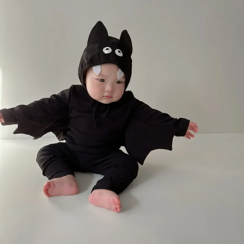 Костюм на Хэллоуин, косплей летучей мыши, детское боди, детский комплект из 3 предметов, наряд с длинными рукавами и крыльями летучей мыши, милое осеннее платье для маленьких мальчиков и девочек
Костюм на Хэллоуин, косплей летучей мыши, детское боди, детский комплект из 3 предметов, наряд с длинными рукавами и крыльями летучей мыши, милое осеннее платье для маленьких мальчиков и девочек