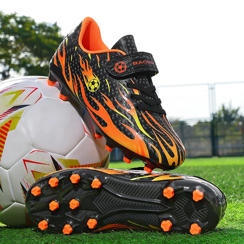 A pair of teenagers' firm ground soccer cleats with strap closure, ideal for training, matches and sports MZ-266-1
A pair of teenagers' firm ground soccer cleats with strap closure, ideal for training, matches and sports MZ-266-1
