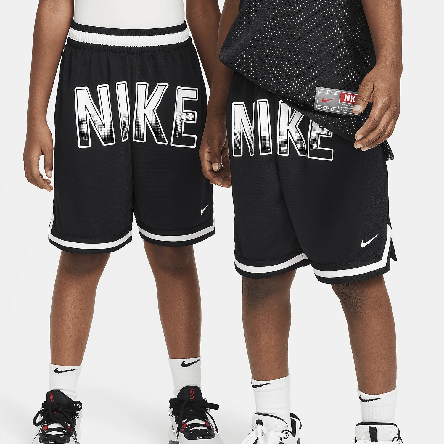 Официальные оригинальные дышащие удобные шорты Nike Dri-FIT для больших детей и отдыха FN8351-010
Официальные оригинальные дышащие удобные шорты Nike Dri-FIT для больших детей и отдыха FN8351-010