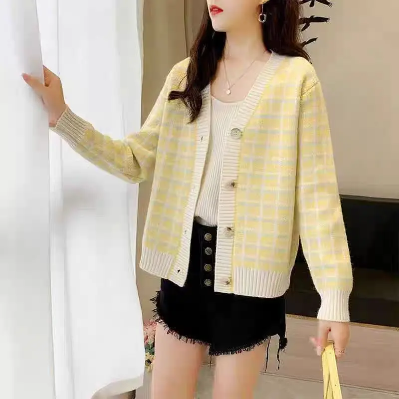 2025 New Autumn Winter Style Knit Cardigan Women Loose Long Sleeve Casual Tops Korean Fashion Outwear
2025 New Autumn Winter Style Knit Cardigan Women Loose Long Sleeve Casual Tops Korean Fashion Outwear