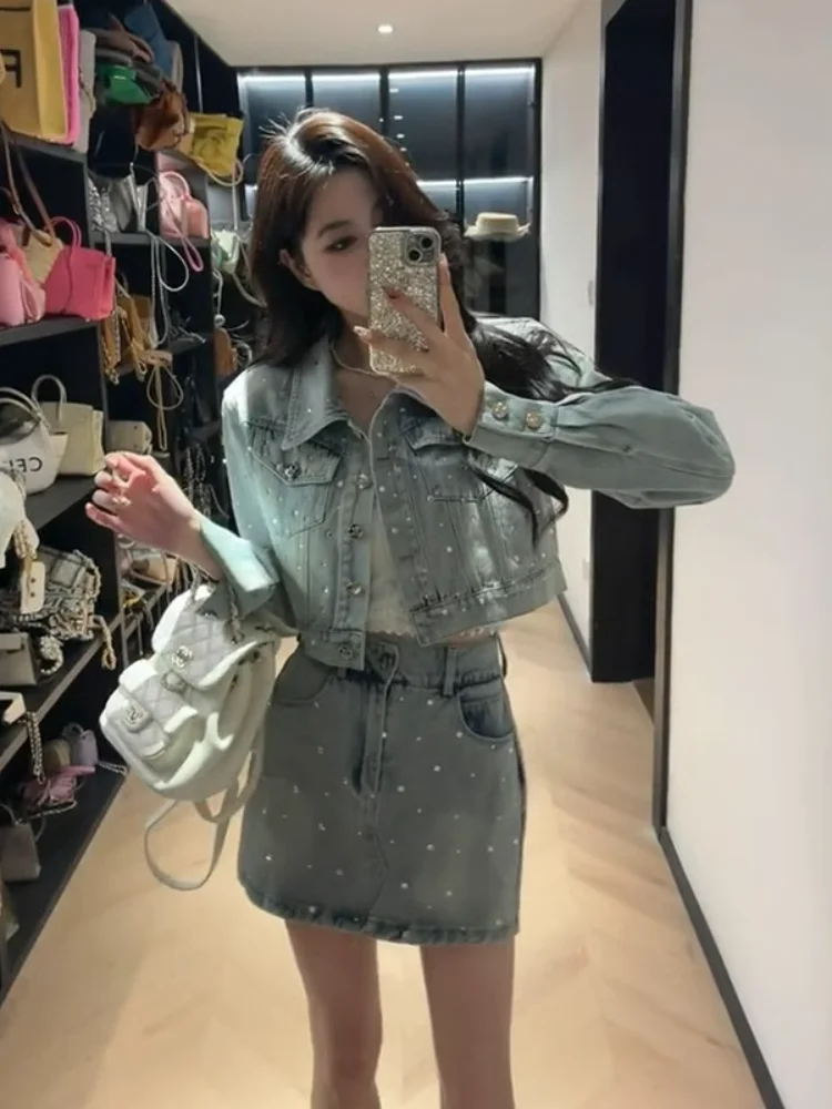 Fashionable Two-Piece Set Women's Short Denim Jacket with Heavy Rhinestones High Waist Skirt Spring New Style Polyester ...
Fashionable Two-Piece Set Women's Short Denim Jacket with Heavy Rhinestones High Waist Skirt Spring New Style Polyester ...