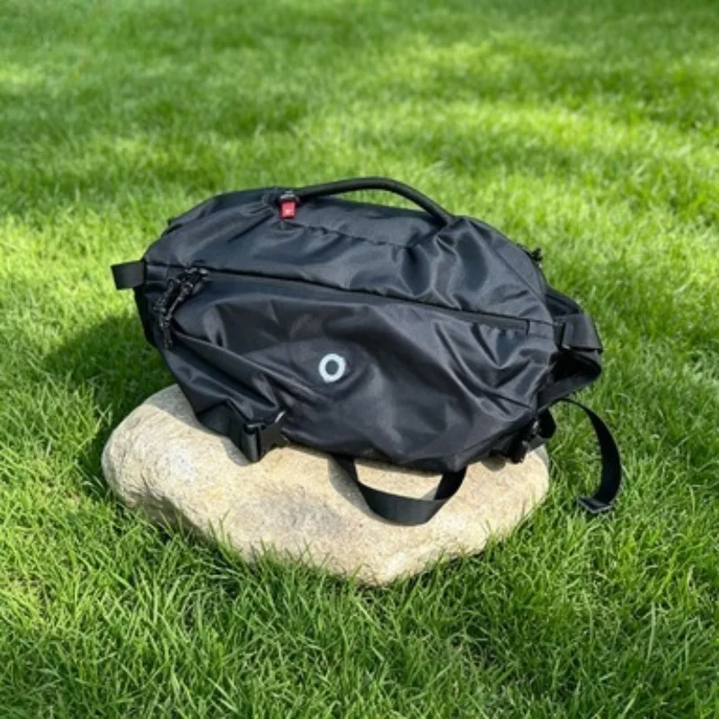 Fashionable and minimalist chest bag with lightweight, waterproof design; ideal for both men and women for outdoor activities
Fashionable and minimalist chest bag with lightweight, waterproof design; ideal for both men and women for outdoor activities
