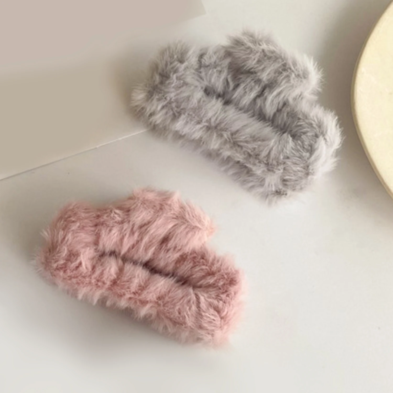 Winter Faux Fur Square Hair Claw Elegant Acrylic Hairpins Plush Hair Clip Barrette Crab Headwear For Women Girl Hair Accessories
Winter Faux Fur Square Hair Claw Elegant Acrylic Hairpins Plush Hair Clip Barrette Crab Headwear For Women Girl Hair Accessories