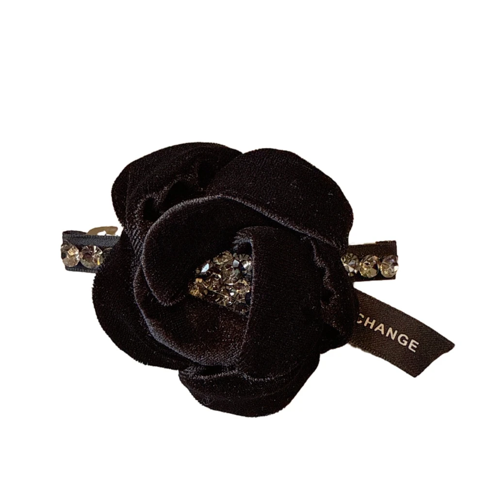 Корейский аксессуар для волос, роскошная бархатная заколка для волос со стразами и цветком, элегантная шикарная женская весенняя заколка, модное женское украшение для волос
Корейский аксессуар для волос, роскошная бархатная заколка для волос со стразами и цветком, элегантная шикарная женская весенняя заколка, модное женское украшение для волос