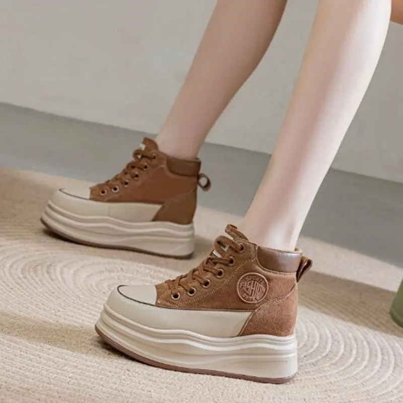 NEW Fashion Spring Autumn Genuine Leather Shoes Women Sneakers Platform Height Increasing 8cm Ladies Brand Black Winter Boots
NEW Fashion Spring Autumn Genuine Leather Shoes Women Sneakers Platform Height Increasing 8cm Ladies Brand Black Winter Boots