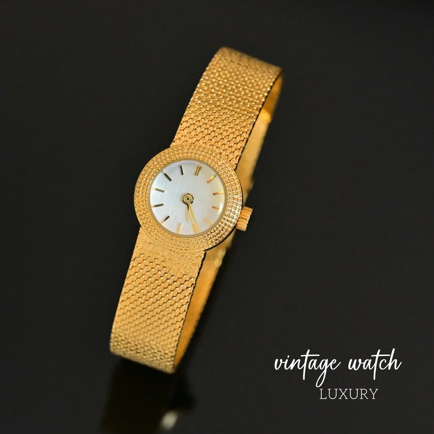 Gold Antique Jewelry 2024 New Women's Watch Mini dial Japanese Quartz Movement Retro Luxury Simple Fashion
Gold Antique Jewelry 2024 New Women's Watch Mini dial Japanese Quartz Movement Retro Luxury Simple Fashion