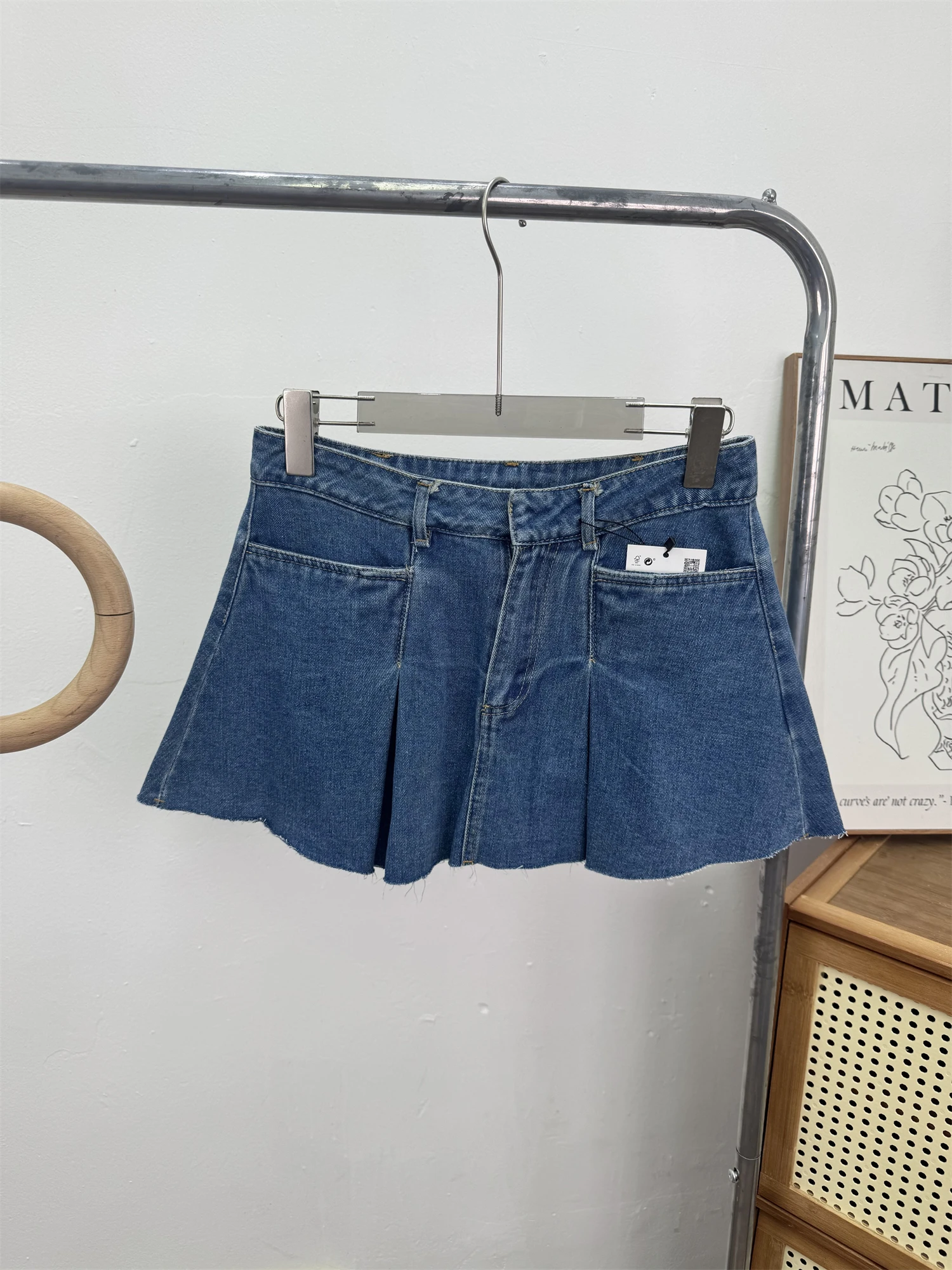 WMXZ Spring Summer New Women's Fashion Mid-Waist Wide Pleat Decorated Denim Skirt Half Body Skirt Ladies Work Resumption
WMXZ Spring Summer New Women's Fashion Mid-Waist Wide Pleat Decorated Denim Skirt Half Body Skirt Ladies Work Resumption