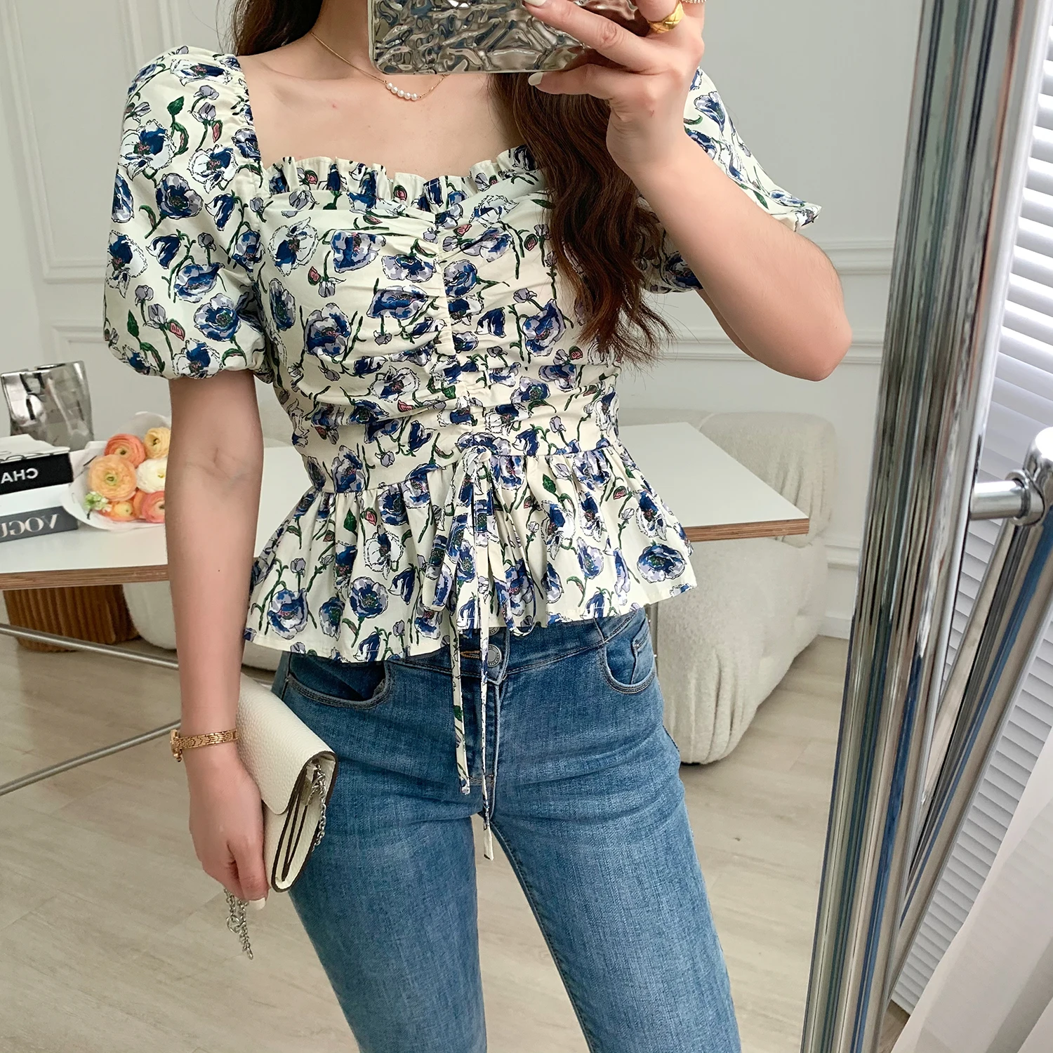 Специальная женская модная летняя блузка в стиле ретро с квадратным вырезом, короткими рукавами-фонариками и цветочным принтом, модель MT
Специальная женская модная летняя блузка в стиле ретро с квадратным вырезом, короткими рукавами-фонариками и цветочным принтом, модель MT