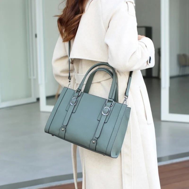 Повседневная универсальная сумка из мягкой воловьей кожи, сумка через плечо для женщин, большая вместительная модная сумка для ежедневного использования
Повседневная универсальная сумка из мягкой воловьей кожи, сумка через плечо для женщин, большая вместительная модная сумка для ежедневного использования