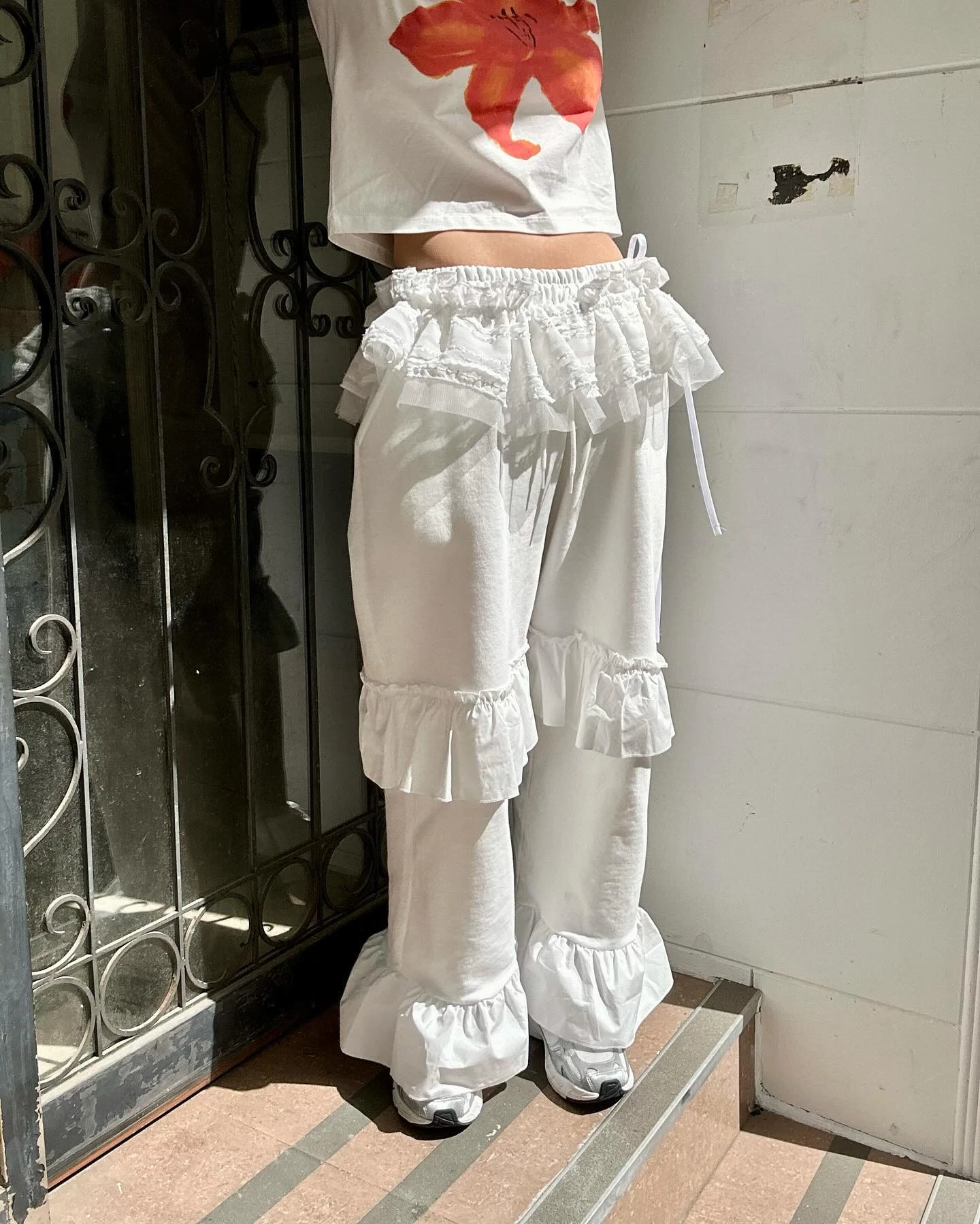 Korean style Ruffle Trim Panel Loose Fit Sweatpants, Elastic Waist Wide Leg Design, Women's Stylish Bottoms
Korean style Ruffle Trim Panel Loose Fit Sweatpants, Elastic Waist Wide Leg Design, Women's Stylish Bottoms
