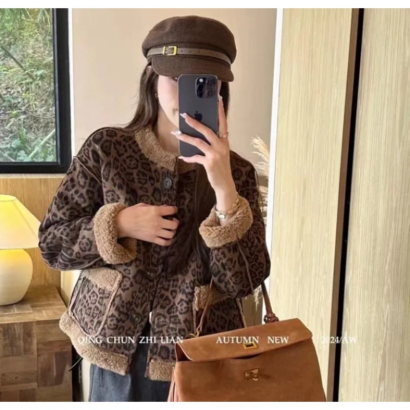 Sweet Hot Girl Casual Leopard Print Short Coat Women's Fall/Winter O-neck Loose Single-breasted Jacket Fashion Female Clothes
Sweet Hot Girl Casual Leopard Print Short Coat Women's Fall/Winter O-neck Loose Single-breasted Jacket Fashion Female Clothes