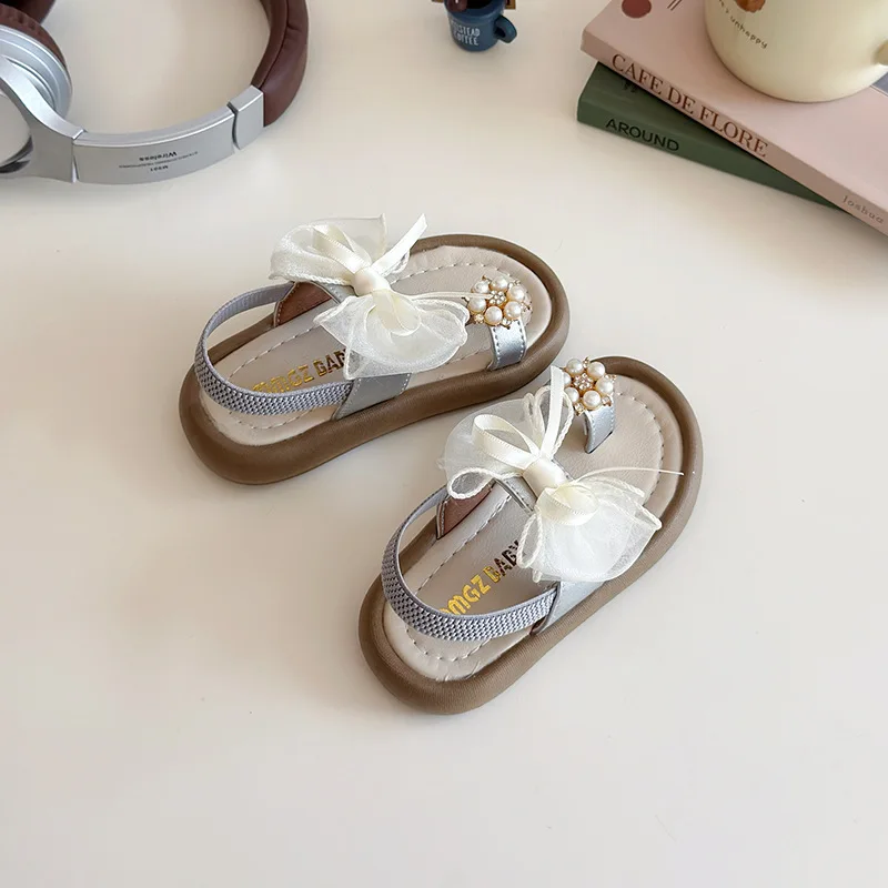 Летние модные сандалии для девочек с толстой подошвой, открытый носок, повседневные, удобные, милые, в стиле принцессы, с бисером и кружевом, круглый носок
Летние модные сандалии для девочек с толстой подошвой, открытый носок, повседневные, удобные, милые, в стиле принцессы, с бисером и кружевом, круглый носок