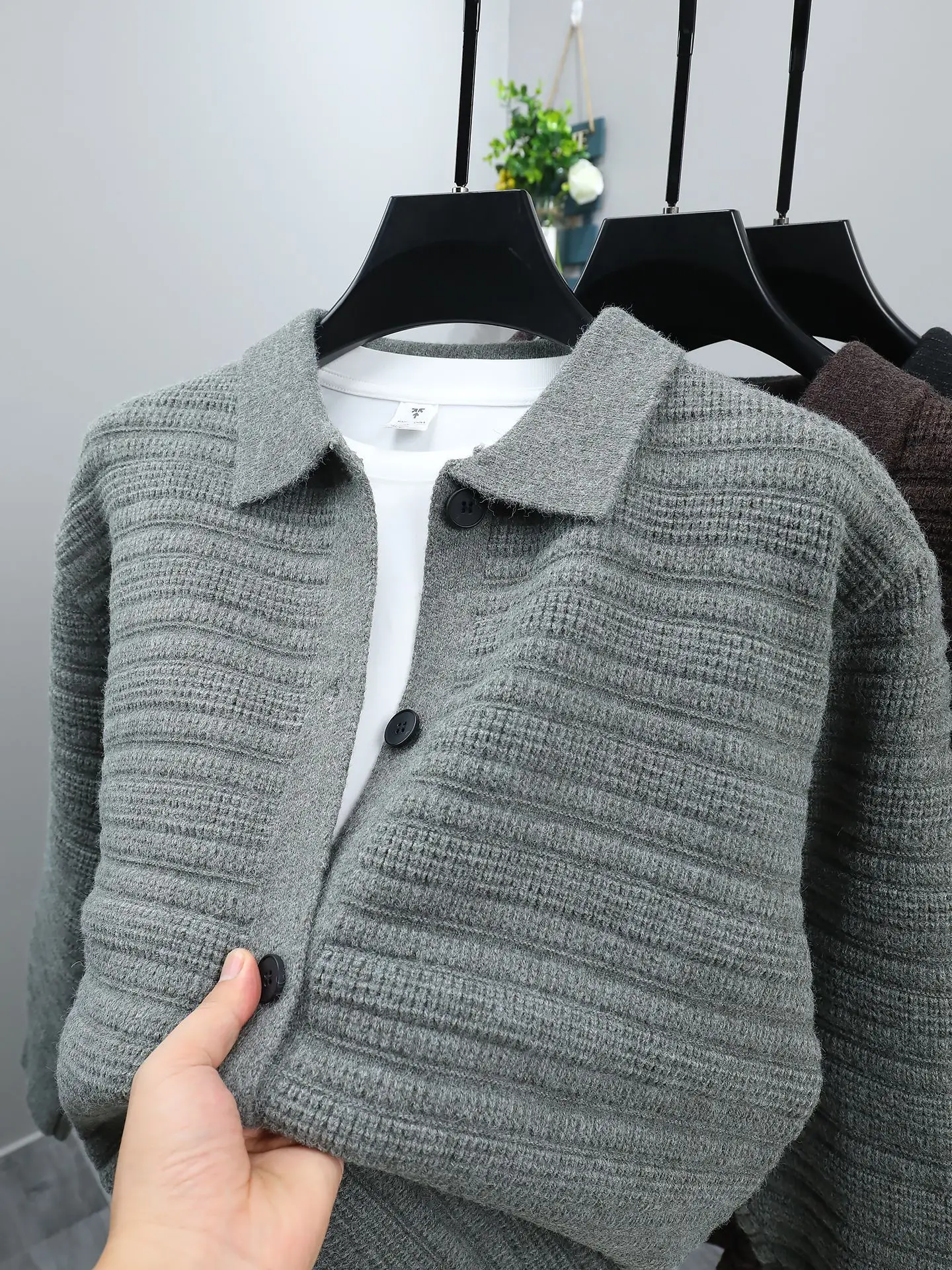 High-End Knitted Cardigan Sweater Coat for Men Collared Autumn Winter New Sle Casual Comfortable Polyester Fiber Long Sve
High-End Knitted Cardigan Sweater Coat for Men Collared Autumn Winter New Sle Casual Comfortable Polyester Fiber Long Sve