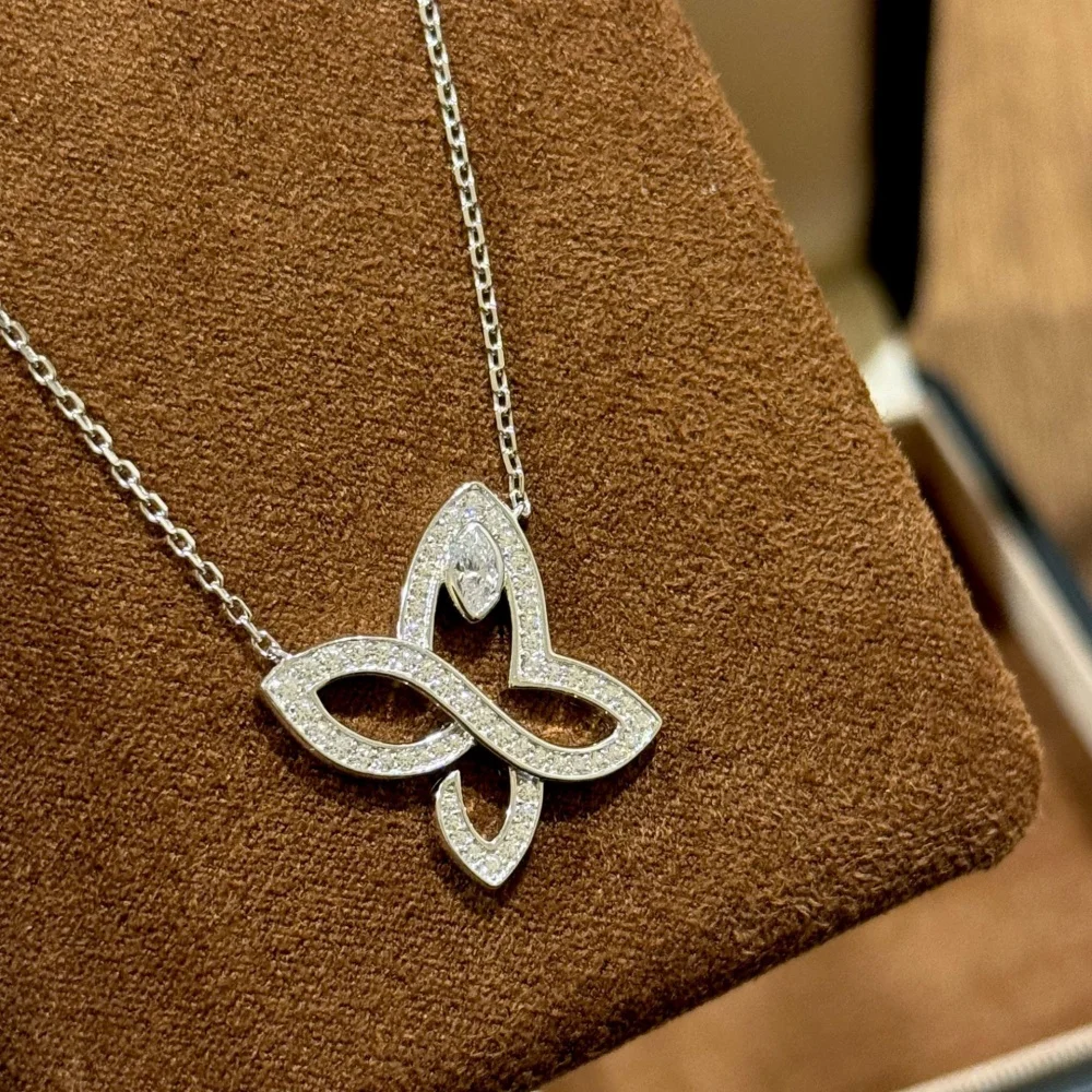 925 Premium Elegant Style Necklace for Women with Cubic Zirconia, Hollow Butterfly Pendant, Evening Party Jewelry
925 Premium Elegant Style Necklace for Women with Cubic Zirconia, Hollow Butterfly Pendant, Evening Party Jewelry